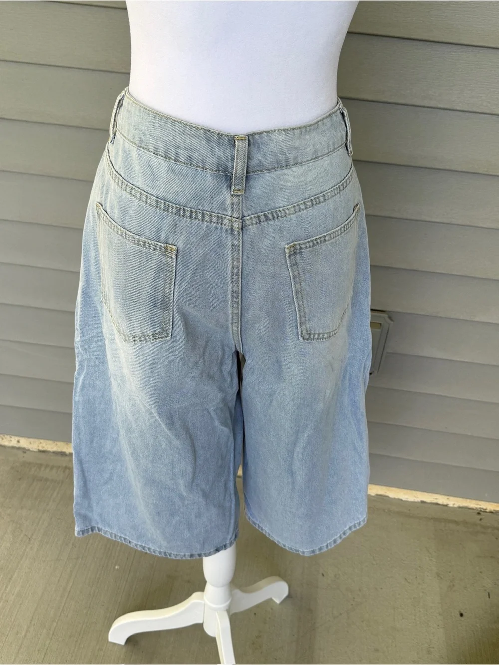 NWOT Denim Capri Bermuda Shorts Large Vintage Washed Whiskering Y2K Casual